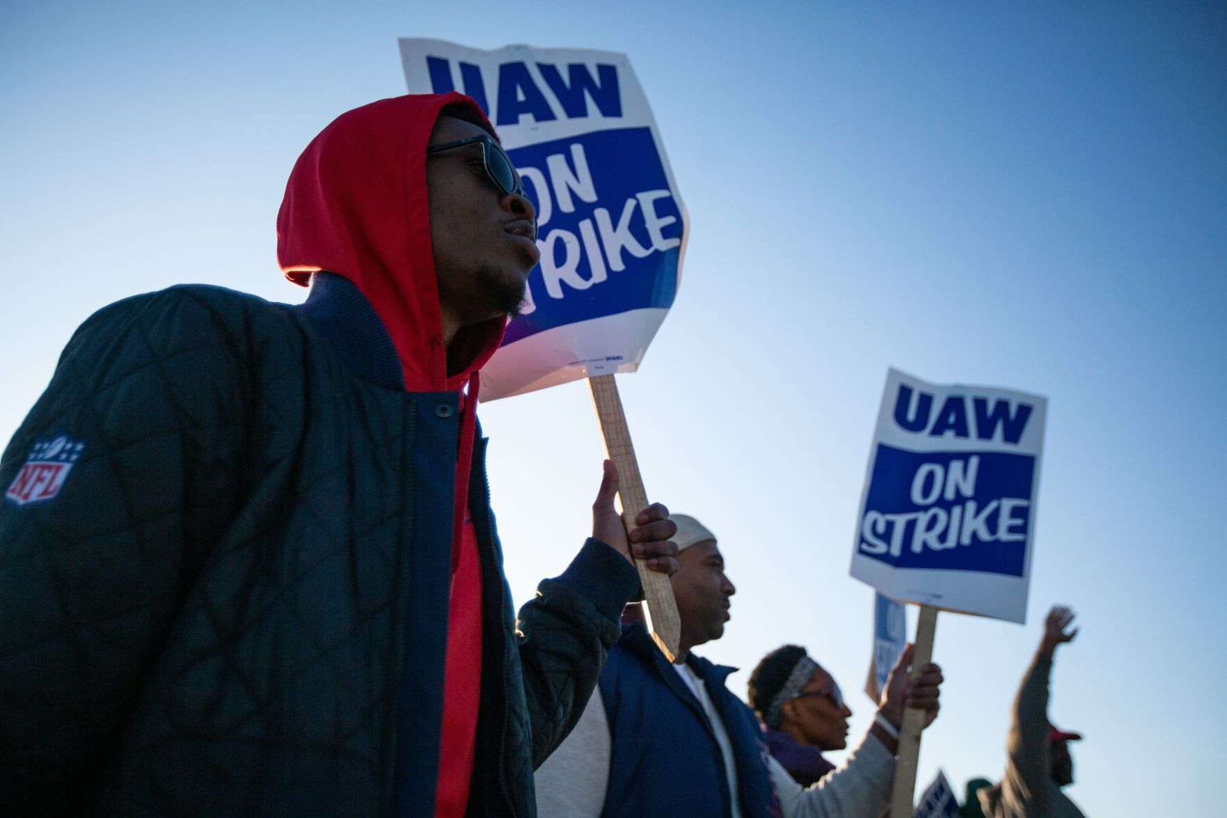 UAW workers on the picket line in Wentzville